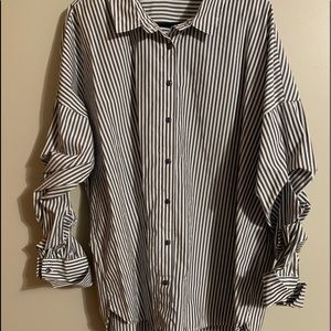 NWOT New Look 2X Grey & White Striped Blouse w/beautiful detail on sleeves.